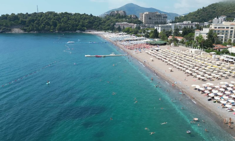 Slika Plaže Bečići iz vazduha